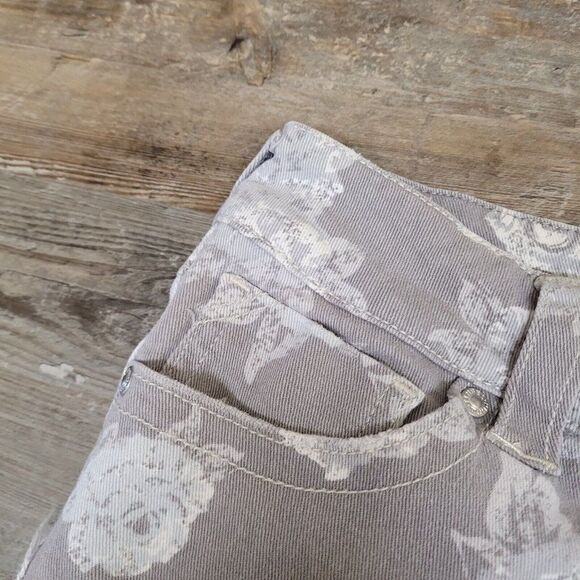 Tinseltown Floral Rose Denim Flap Pocket Cuffed Shorts‎ Gray Womens Size 9 Denim - Picture 6 of 12